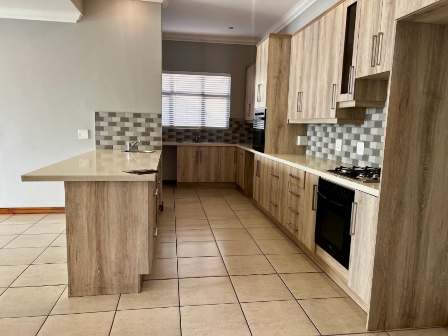 2 Bedroom Property for Sale in Xanadu North West